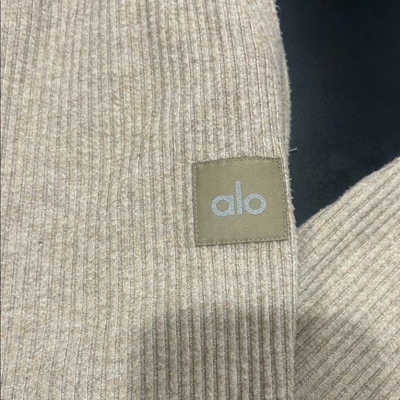 ALO Ypga Muse Set in Gravel - Picture 3 of 5